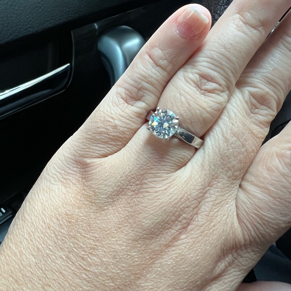 DIAMOND lab grown 4 carat central diamond,silver - Picture 3 of 4